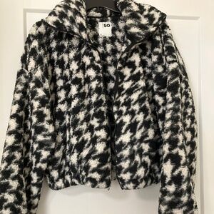 SO Women’s XS Black and White Houndstooth Fluffy Cropped Sherpa Jacket/ Coat